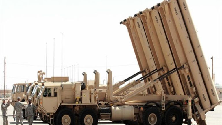 انطلاق صاروخ من منظومة ثاد