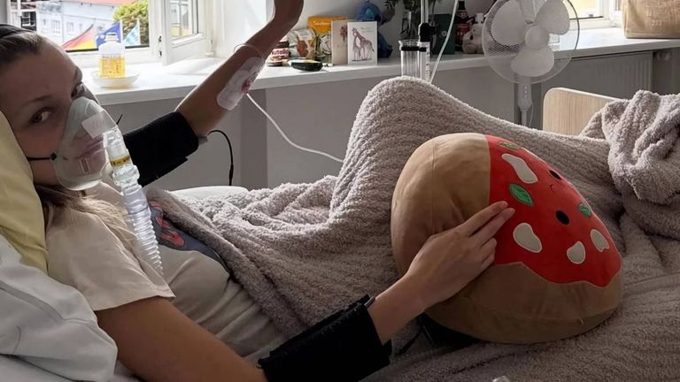 بيلا حديد في المستشفى