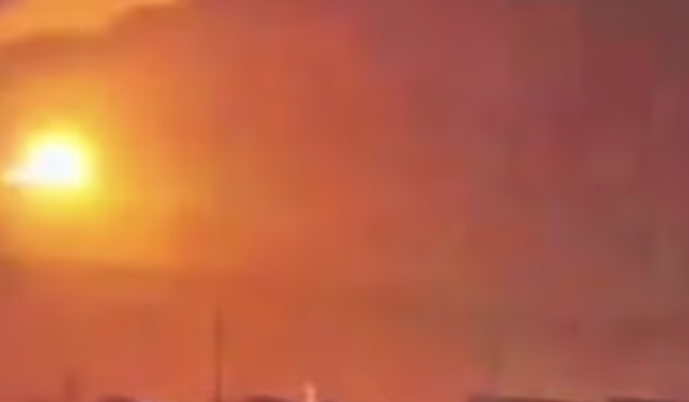 صاروخ يسقط جسما غامضا في سماء الصين