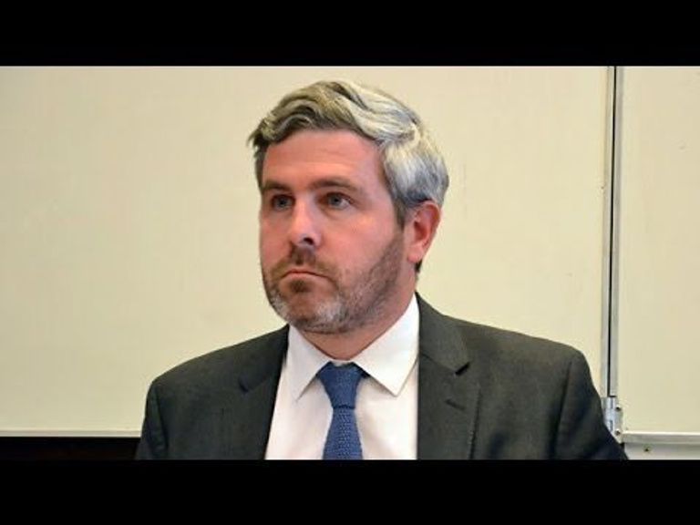 الباحث الفرنسي في القانون الدولي بيير-إيمانويل دوبون الرئيس الفرنسي ماكرون وزوجته بريجيت