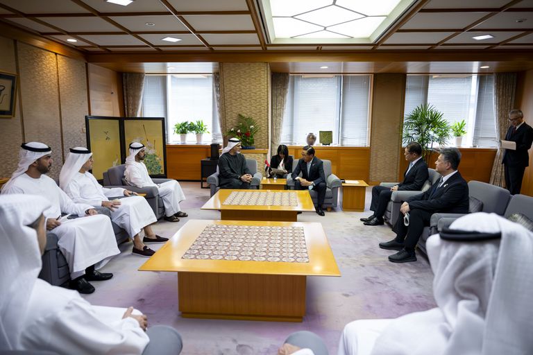 الشيخ خالد بن محمد بن زايد يلتقي حاكم محافظة كيوتو