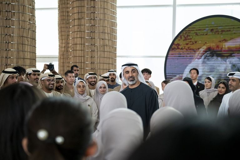 زيارة الشيخ خالد بن محمد بن زايد آل نهيان لجناح الإمارات في إكسبو