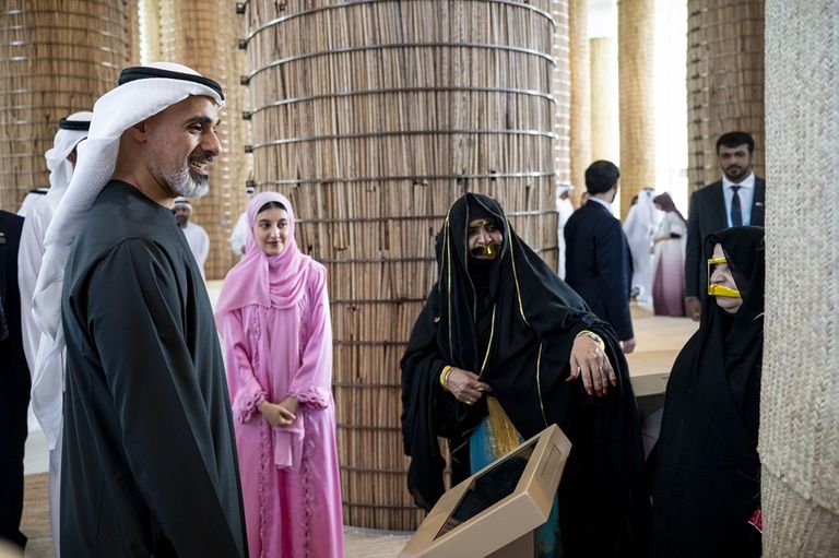 زيارة الشيخ خالد بن محمد بن زايد آل نهيان لجناح الإمارات في إكسبو