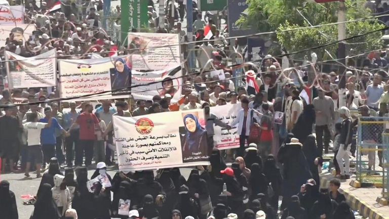 احتجاجات حاشدة في تعز ضد إخوان اليمن