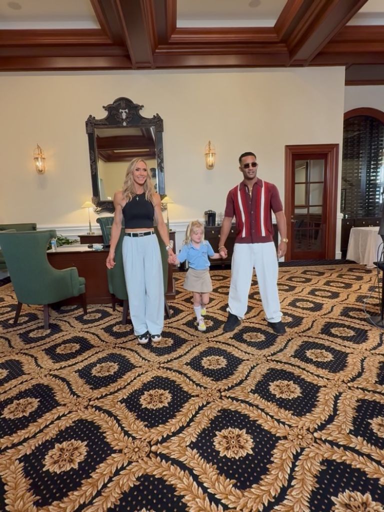 محمد رمضان يشارك لارا ترامب وابنتها الرقص