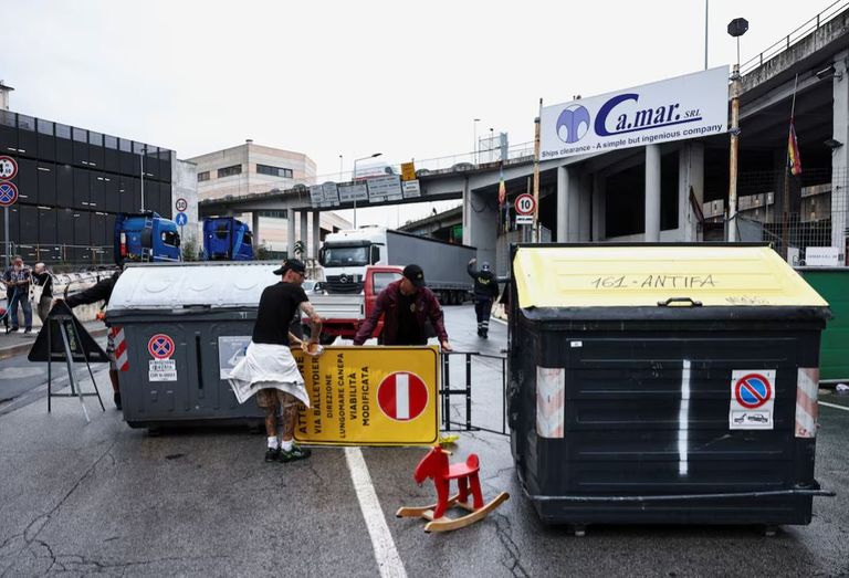 إضراب عمال الموانئ في جنوة احتجاجًا على حرب إسرائيل في غزة