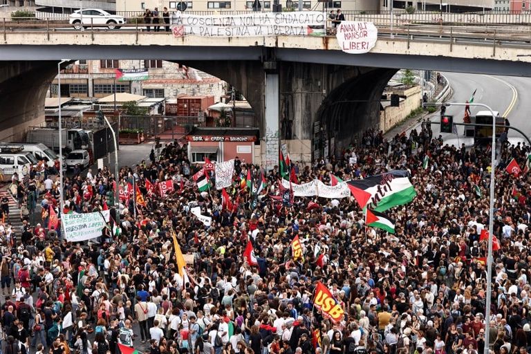 إضراب عمال الموانئ في جنوة احتجاجًا على حرب إسرائيل في غزة