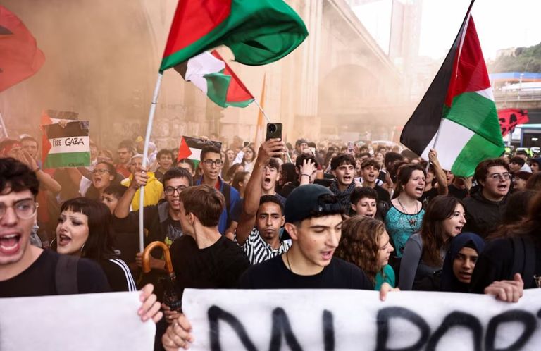 إضراب عمال الموانئ في جنوة احتجاجًا على حرب إسرائيل في غزة