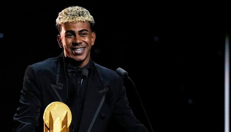 لامين يامال جناح برشلونة