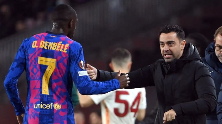 عثمان ديمبلي وتشافي هيرنانديز الفرنسي عثمان ديمبلي