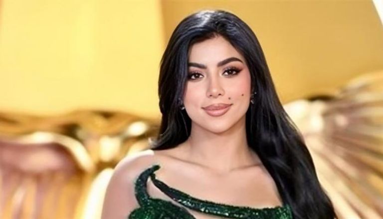 الفنانة المصرية كارولين عزمي