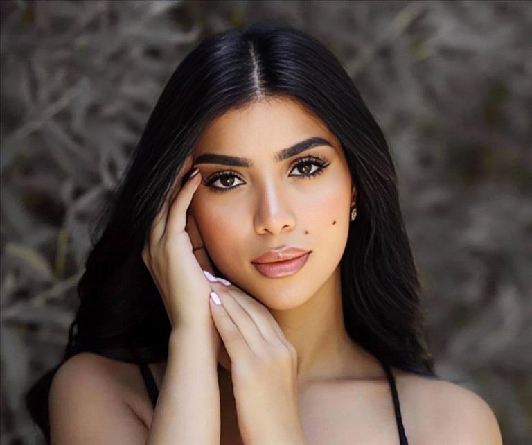 الفنانة المصرية كارولين عزمي الفنانة المصرية كارولين عزمي