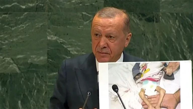 أردوغان يعرض في الأمم المتحدة صورا لمعاناة أهالي غزة