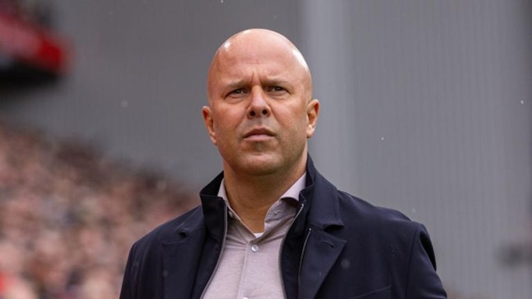 أرني سلوت الفرنسي هوغو إيكيتيكي