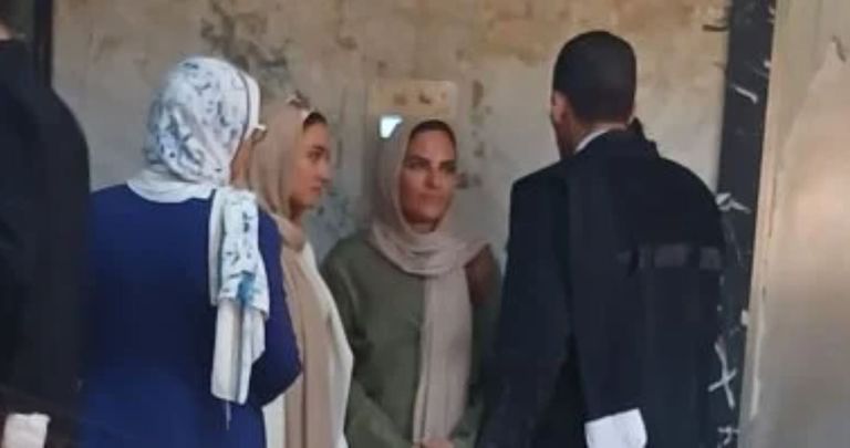 مطاردة فتيات الواحات