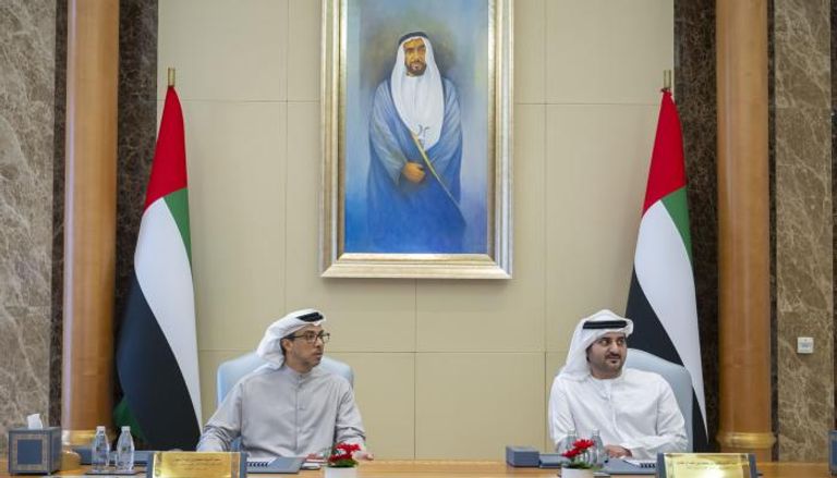 الشيخ منصور بن زايد آل نهيان والشيخ مكتوم بن محمد بن راشد آل مكتوم
