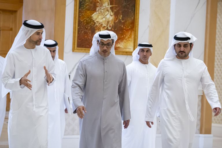 الشيخ منصور بن زايد آل نهيان والشيخ مكتوم بن محمد بن راشد آل مكتوم