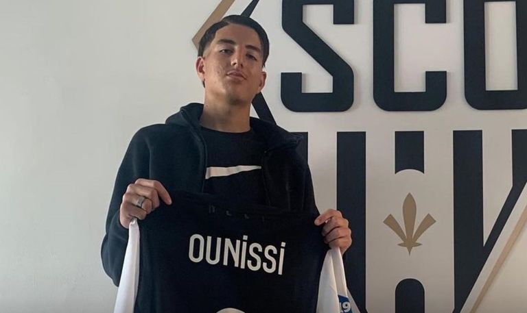 إلياس أونيسي الموهبة الجزائرية إلياس أونيسي