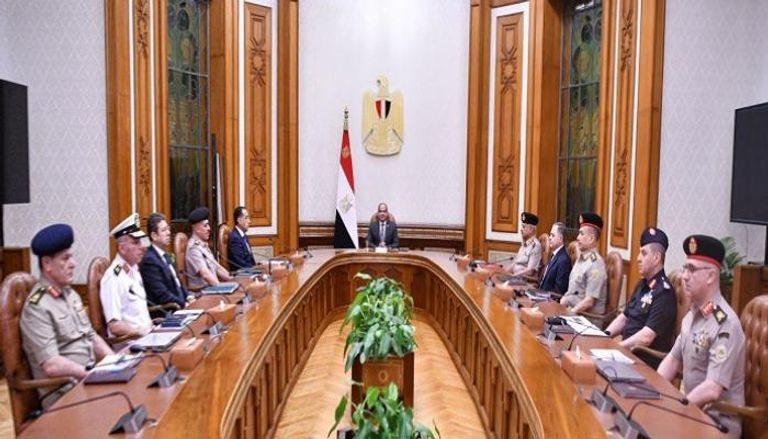 السيسي خلال اجتماعه بقيادات أمنية
