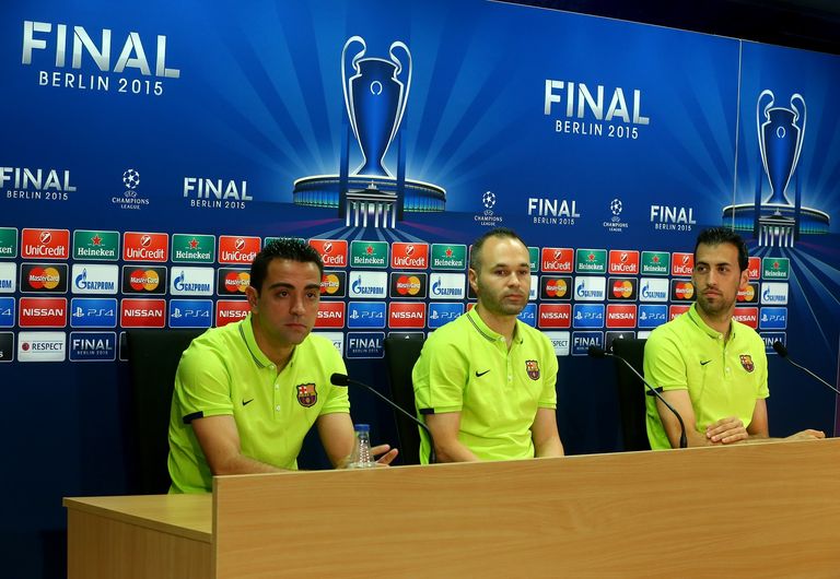 سيرجيو بوسكيتس وتشافي وإنييستا سيرجيو بوسكيتس وتشافي وإنييستا