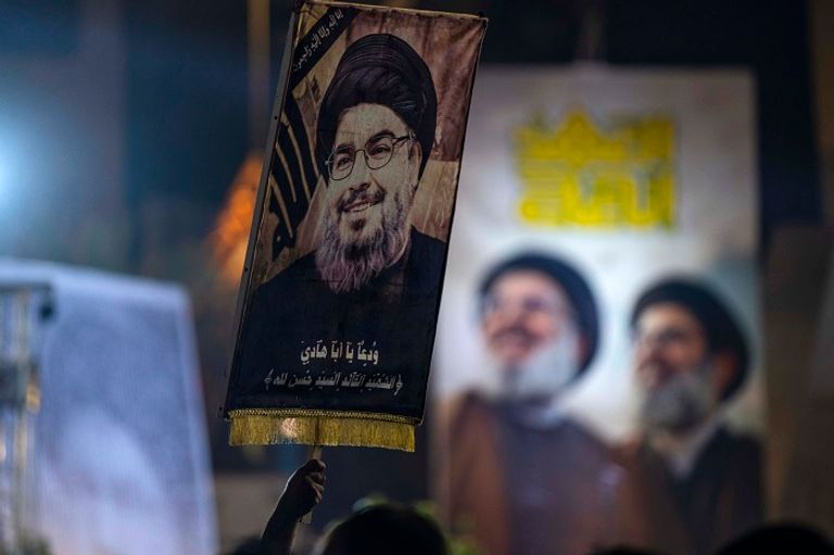 صورة حسن نصرالله خلال إحياء أنصاره ذكرى مقتله 