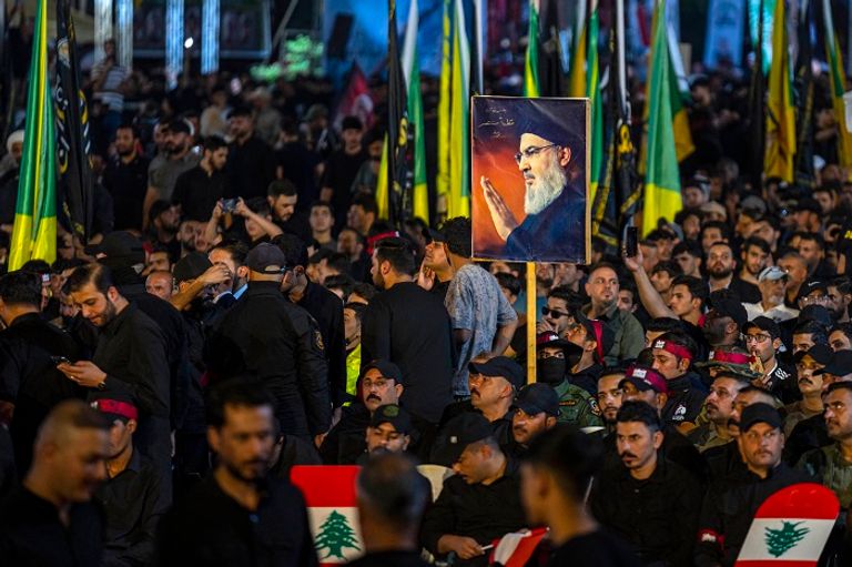 صورة حسن نصرالله خلال إحياء أنصاره ذكرى مقتله 