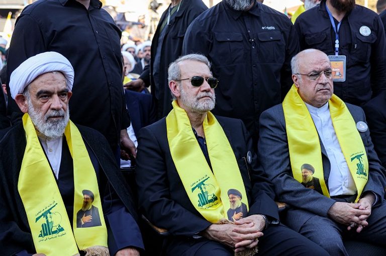 صورة حسن نصرالله خلال إحياء أنصاره ذكرى مقتله 