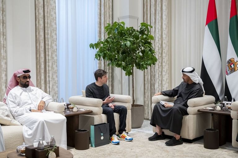 الشيخ محمد بن زايد آل نهيان يستقبل الرئيس التنفيذي لشركة «أوبن إيه آي»