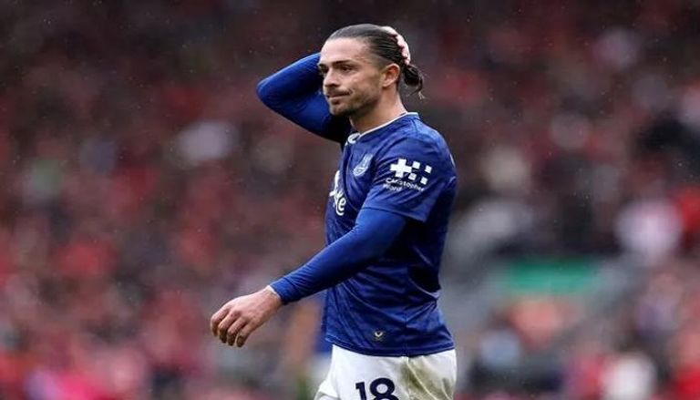 جاك غريليش بقميص إيفرتون