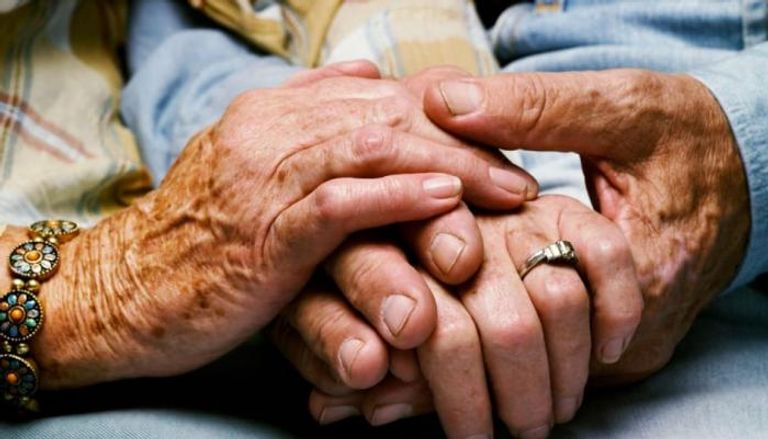 انتحار زوجين بعد 52 عامًا من الزواج