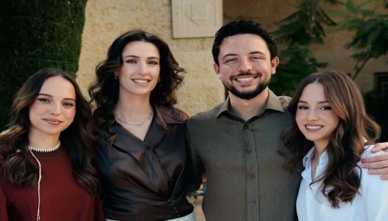 إطلالة الأميرة رجوة في عيد ميلاد الأميرتين سلمى وإيمان