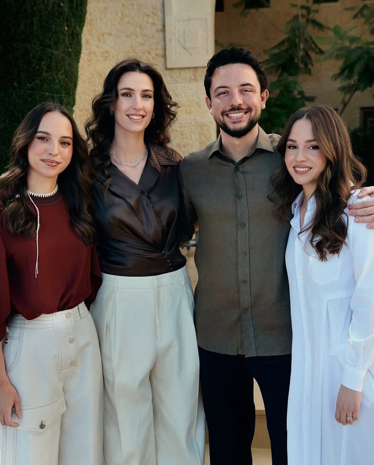 إطلالة الأميرة رجوة في عيد ميلاد الأميرتين سلمى وإيمان