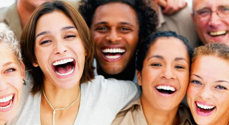 هل الضحك مرض معدي؟ السر وراء الضحك