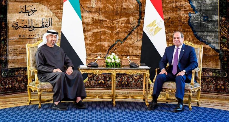 الشيخ محمد بن زايد آل نهيان لدى وصوله مطار القاهرة الدولي