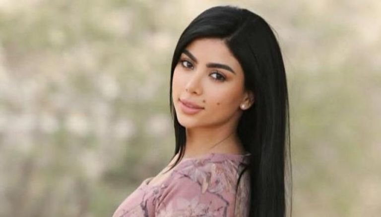 كارولين عزمي