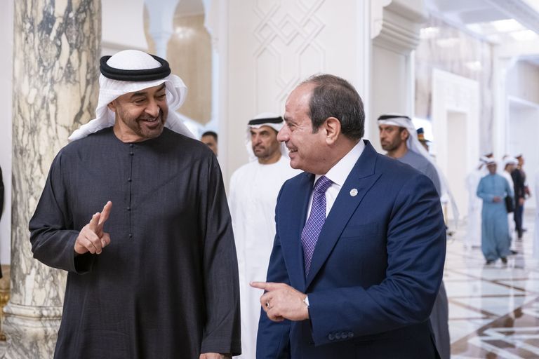الشيخ محمد بن زايد آل نهيان لدى وصوله مطار القاهرة الدولي