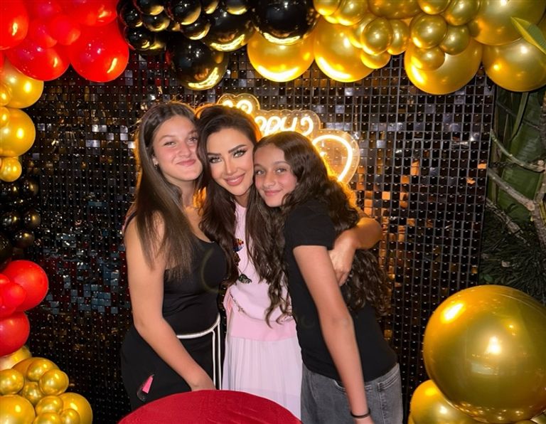 رضوى الشربيني رفقة سارة الطباخ