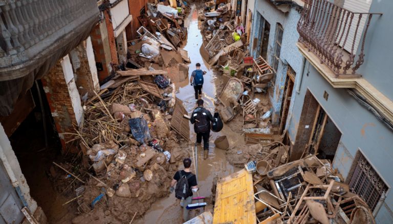 أمطار غزيرة تضرب شرق إسبانيا أمطار غزيرة تضرب شرق إسبانيا