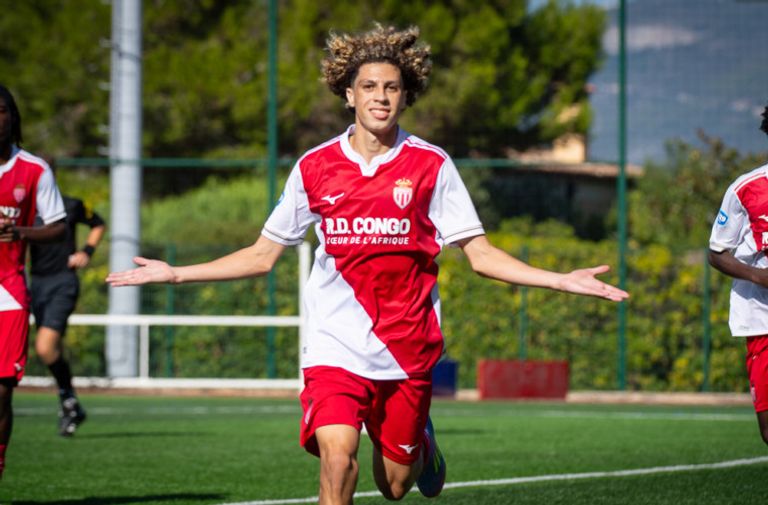 نجد عجرود مغناس أكليوش، لاعب منتخب فرنسا للشباب