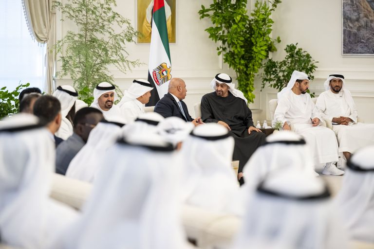 رئيس الإمارات يستقبل المشاركين في معرض ومؤتمر «غلوبال ريل 2025»
