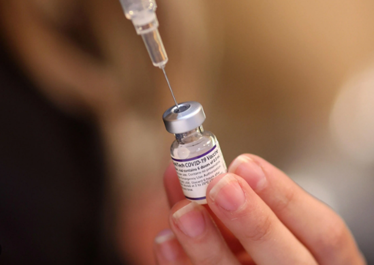 دراسة زعمت وجود صلة بين تلقي لقاحات كورونا وزيادة خطر الإصابة بالسرطان.