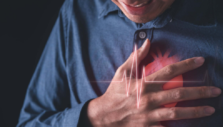 دراسة ترصد أعراض شائعة تسبق الأزمة القلبية بسنوات
