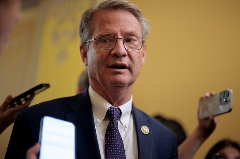 خبراء يزعمون معرفتهم بمواقع كائنات غير بشرية تعيش في قواعد تحت الماء