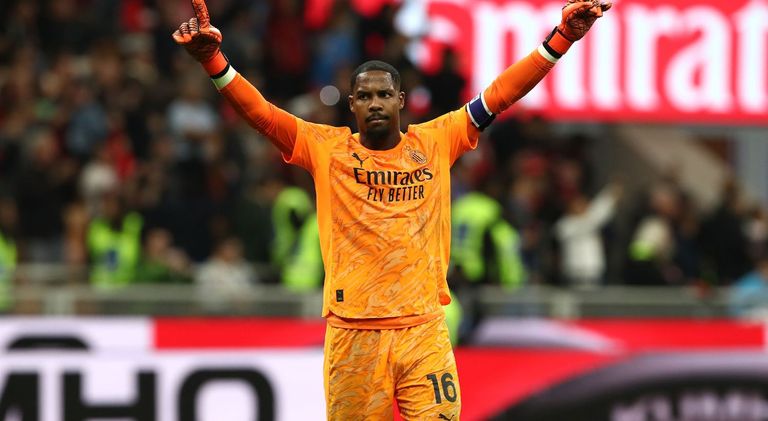 ليفاندوفسكي مهاجم برشلونة