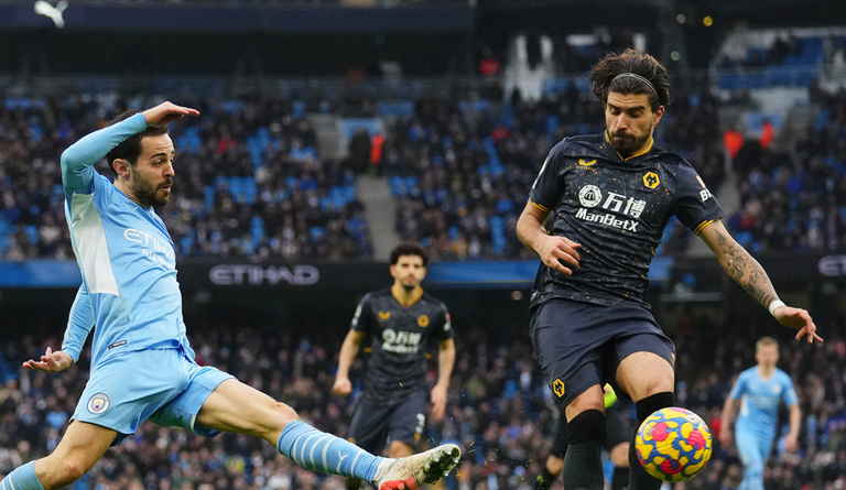 ليفاندوفسكي مهاجم برشلونة