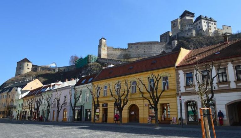 أولو وترنتشين تحصدان لقب عاصمتي الثقافة الأوروبية 2026