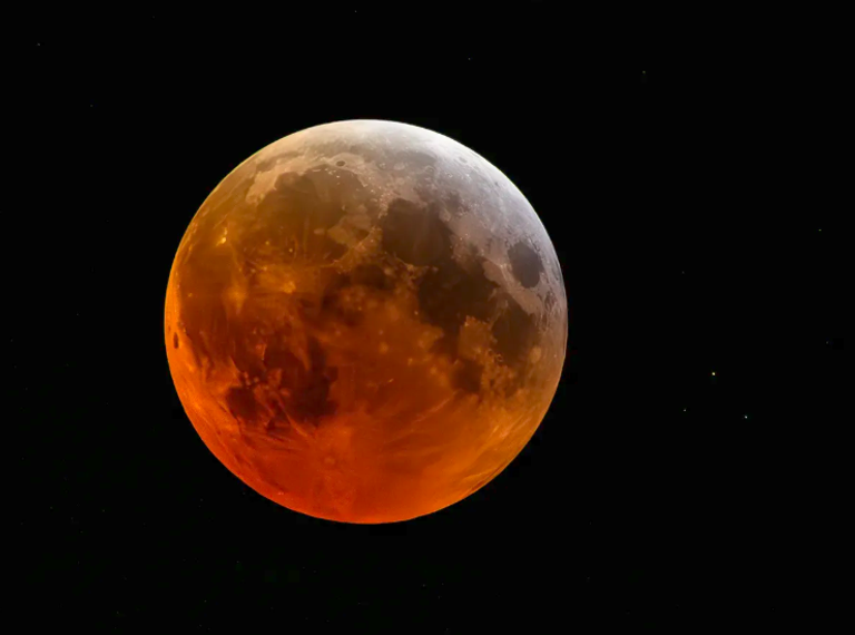  13 بدرا تزين سماء 2026