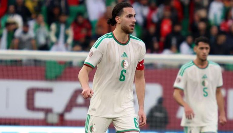 زروقي لاعب منتخب الجزائر