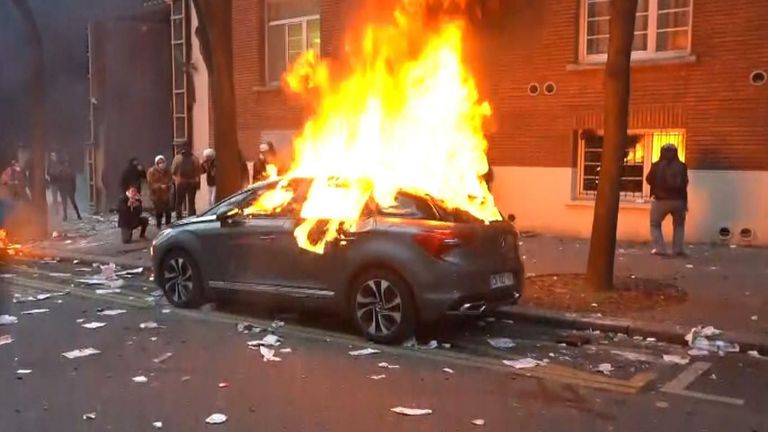 أعمال عنف في باريس ليلة رأس السنة