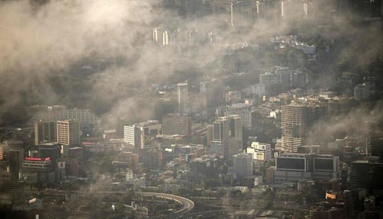 دخان متصاعد جراء انفجارات سابقة - أرشيفية